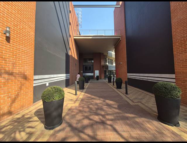 197M² OFFICE TO LET IN WOODMEAD